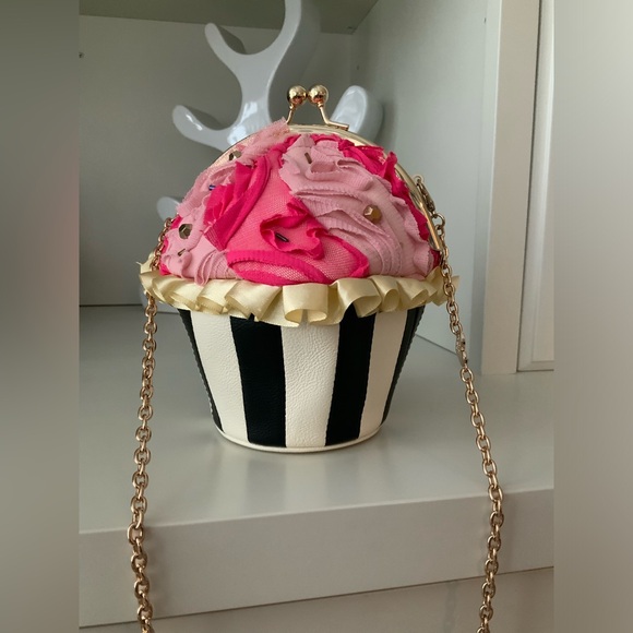 BETSEY JOHNSON “Baking Bad” Cupcake Novelty Crossbody Purse Girly BRAND NEW - Picture 8 of 15